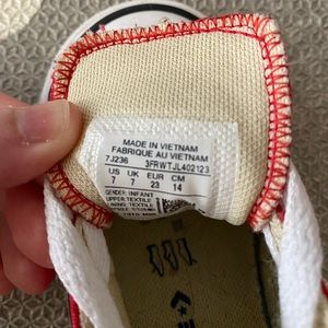 Toddler size 7 converse. Very gently worn. Like new